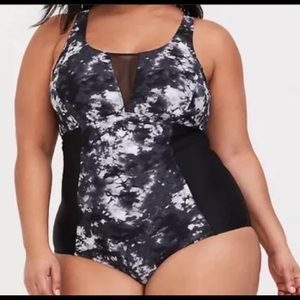 Torrid Size 5 One Piece Swimsuit - EUC Black and White Tie Dye